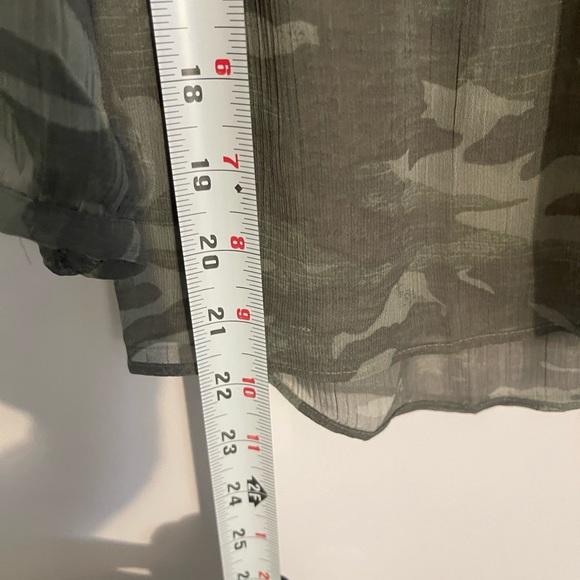 NWT Maurice's Green Camouflage Long Sleeve Peplum Henley Blouse Size Small - Picture 5 of 14